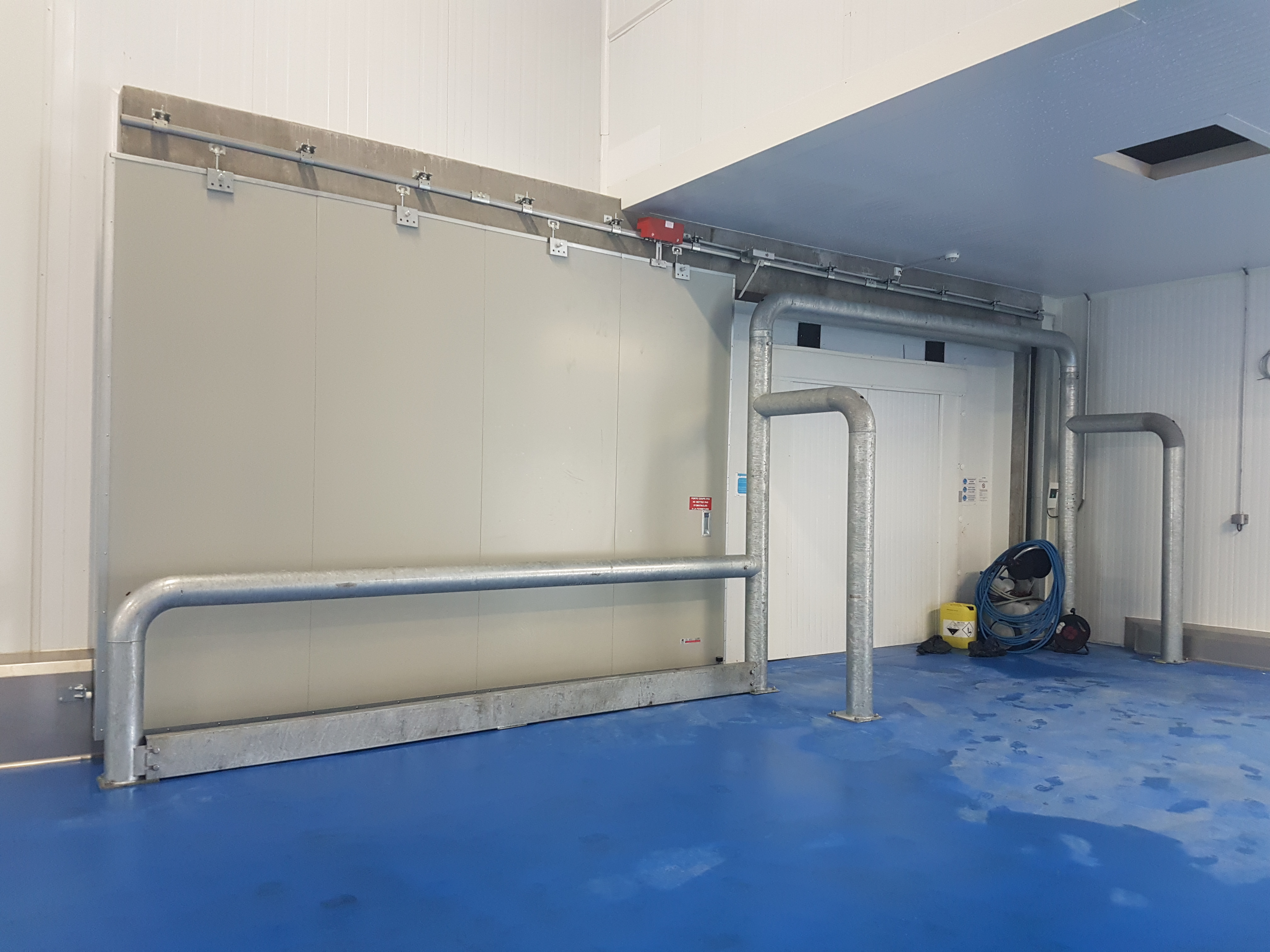 Site industriel avec fermetures coupe-feu et cloisons techniques